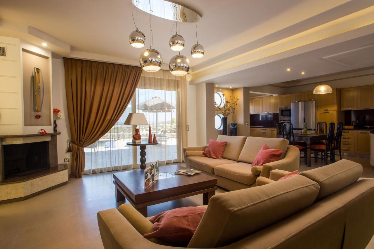Des & Coo Luxury Villa With Private Pool 法里拉基 外观 照片